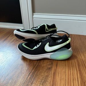 Nike Joyride Flyknit